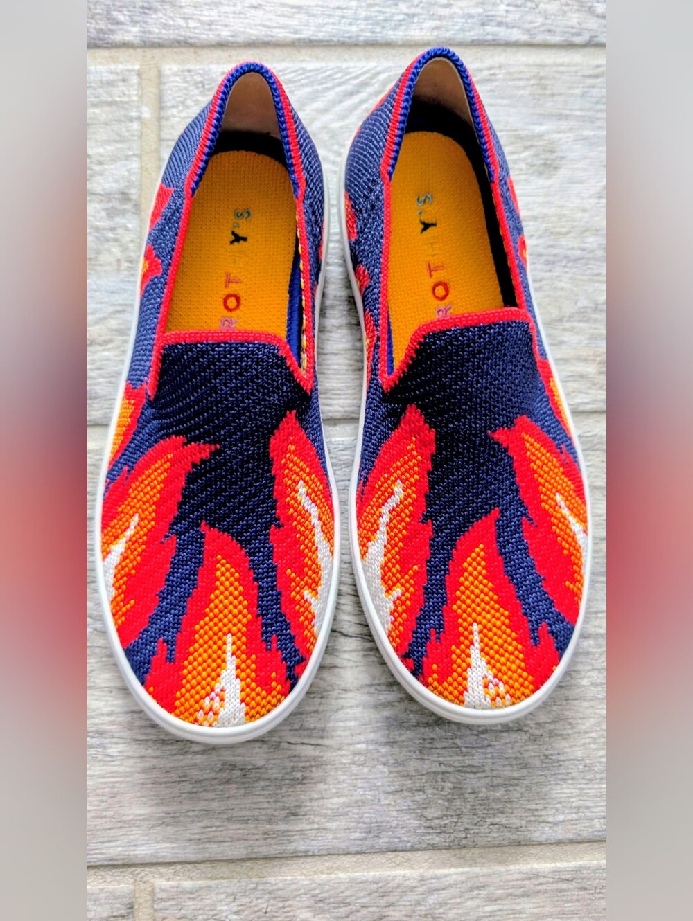 Rothy's Kids Flame 🔥 Size 2 New Without Box